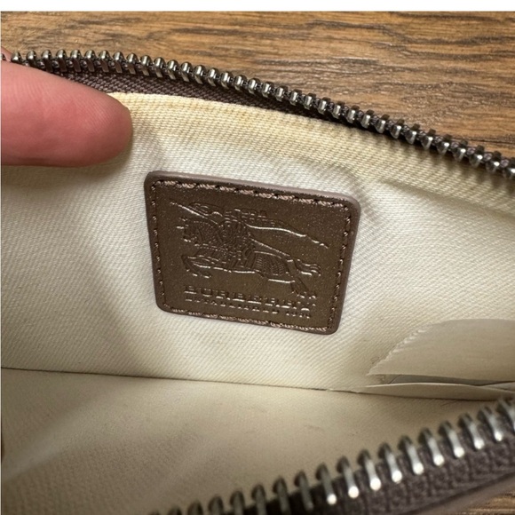 Additional photos for mini Authentic Burberry pink wristlet. - Picture 5 of 12